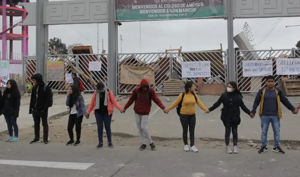 San Marcos: estudiantes forman cadena humana frente a la universidad durante la toma [VIDEO]