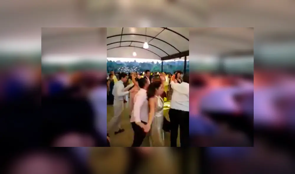 En Facebook, un grupo de invitados fueron captados cuando bailaron una salsa en plena fiesta de matrimonio. En Facebook, un grupo de invitados fueron captados cuando bailaron una salsa en plena fiesta de matrimonio.