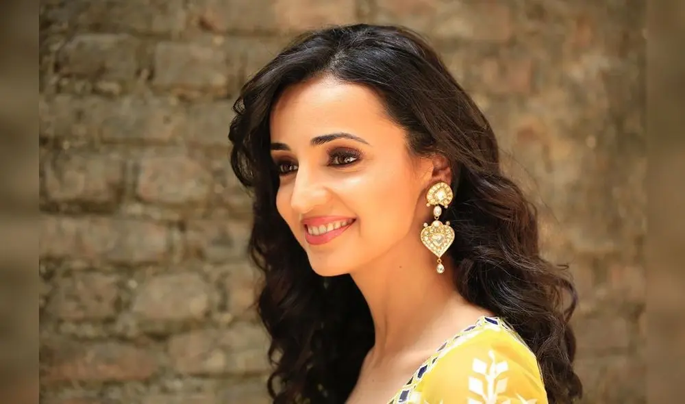 Sanaya Irani es una actriz y modelo india. Ha ganado varios premios, incluido el Premio de la Academia de Televisión India y People's Choice India. Sanaya Irani es una actriz y modelo india. Ha ganado varios premios, incluido el Premio de la Academia de Televisión India y People's Choice India.