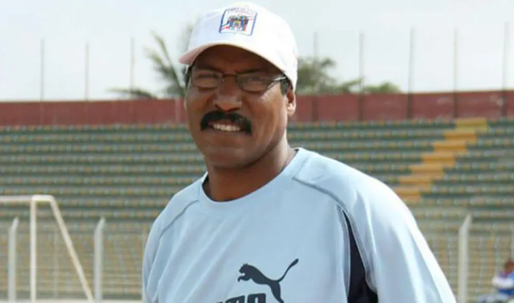 Roberto Arrelucea dirigió a Pizarro en Deportivo Pesquero en 1997.