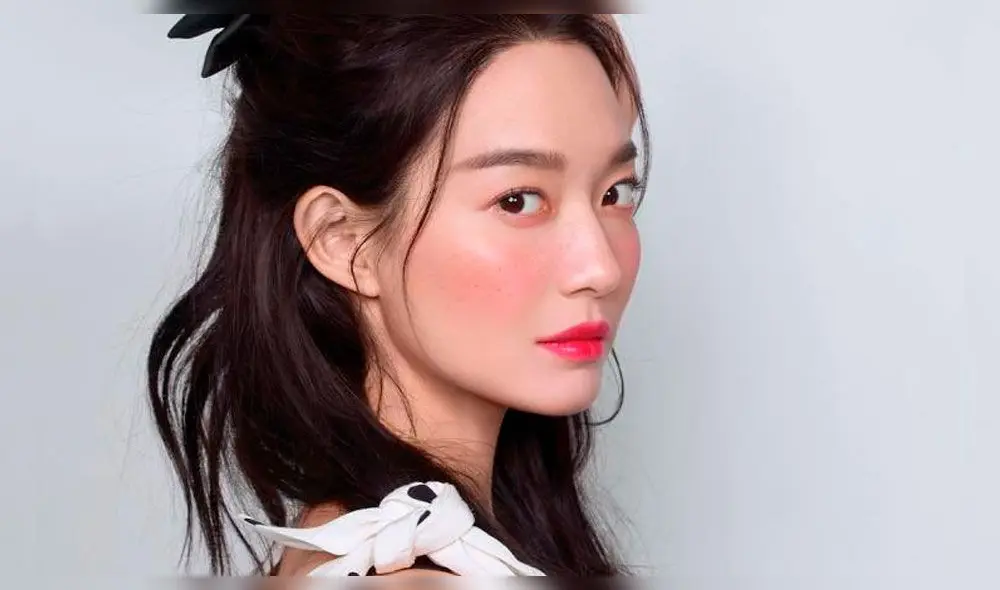 Shin Min Ah se sincera sobre su carrera en una reflexiva entrevista para Cosmopolitan. Mayo, 2020.