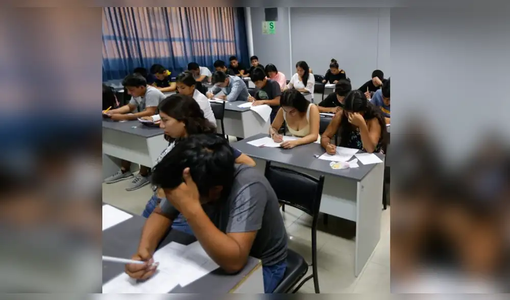 Cerca de tres mil postulantes participaron en el examen de admisión. Cerca de tres mil postulantes participaron en el examen de admisión.