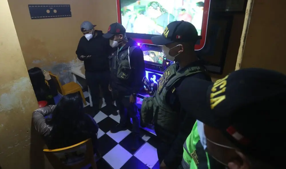 Bares clandestinos siguen imperando a pesar de la pandemia. Foto: Raúl Egusquiza / URPI-GLR Bares clandestinos siguen imperando a pesar de la pandemia. Foto: Raúl Egusquiza / URPI-GLR