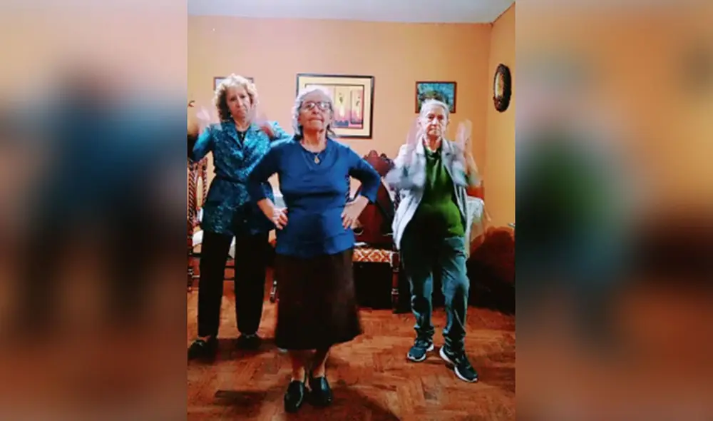 Desliza hacia la izquierda para ver más imágenes de esta peculiar escena protagonizada por tres abuelitas. Foto: captura de TikTok Desliza hacia la izquierda para ver más imágenes de esta peculiar escena protagonizada por tres abuelitas. Foto: captura de TikTok