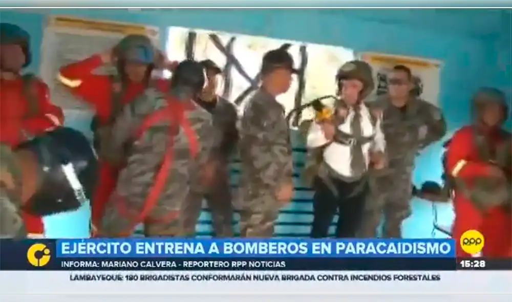 Bomberos entrenaron salto en paracaídas junto al Ejército [VIDEO]