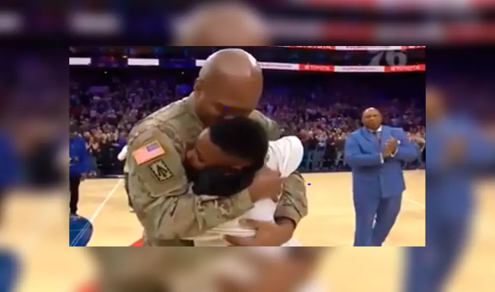 Padre militar regresa de la guerra y sorprende a su hijo en pleno juego de la NBA [VIDEO]