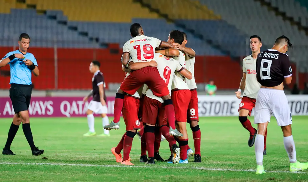 Jonathan Dos Santos decretó el empate de Universitario desde fuera del área. | Foto: @Universitario