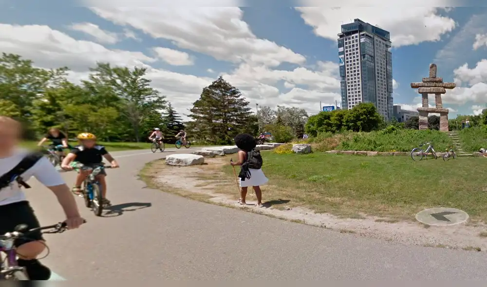 Google Maps: Hallan a Mujer en obscena situación y genera polémica en Canadá [FOTOS] 