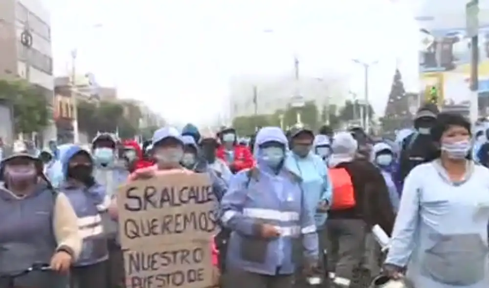 Muchos de los manifestantes son mujeres responsables de hogares. Foto: Captura de América