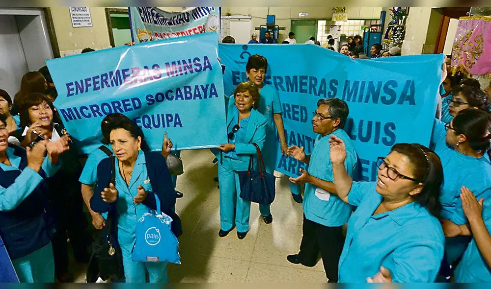 PROTESTA DE ENFERMERAS Y MEDICOS EN EL HOSPITAL HONORIO DELGADO