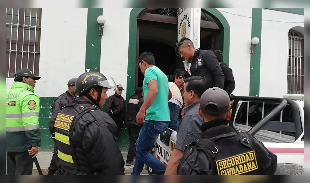 Detienen a ciudadanos por no acatar emergencia en La Libertad Detienen a ciudadanos por no acatar emergencia en La Libertad