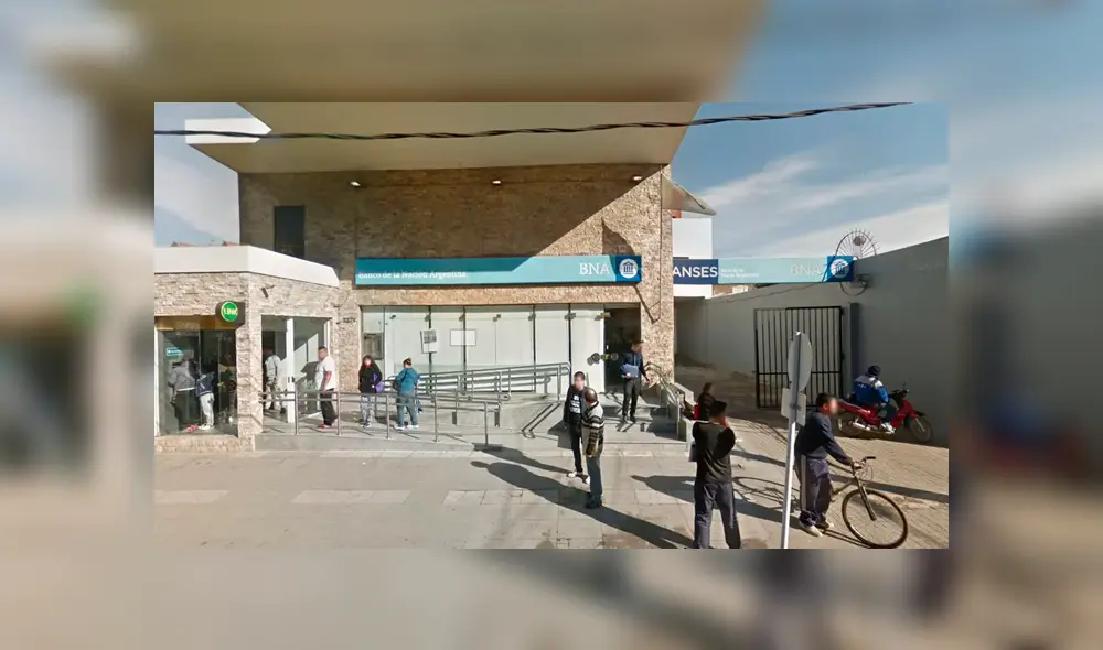 El asalto se produjo en la sucursal Isidro Casanova del Banco de la Nación de Argentina. (Captura: La Nación)