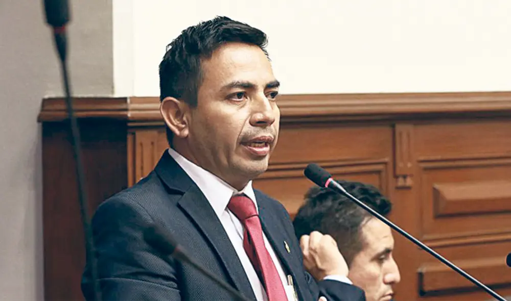 Dirimente. César Gonzales, un voto decisivo para el archivo. (Foto: Congreso)