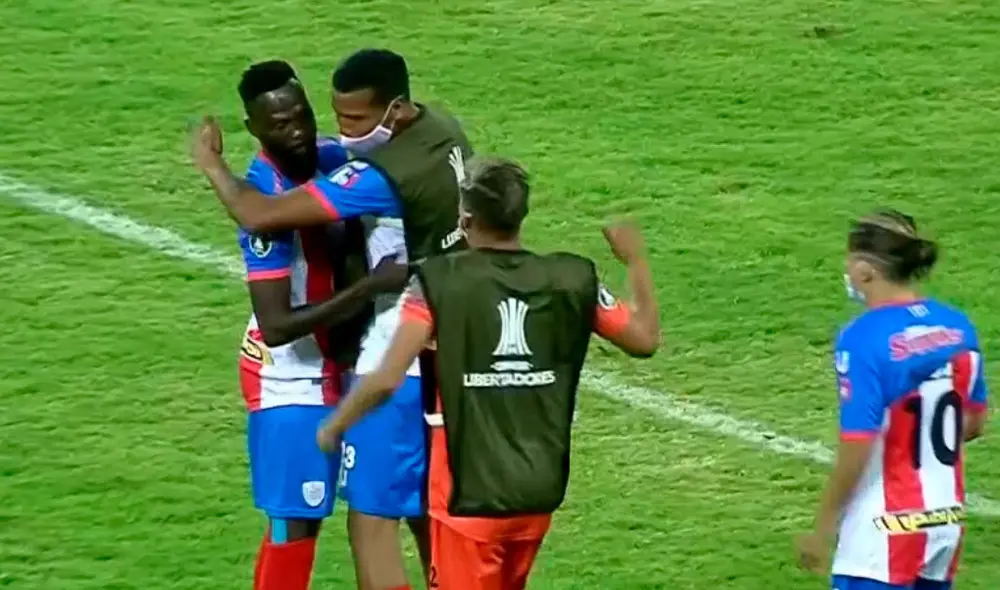 Estudiantes de Mérida ganó en el último minuto. (Créditos: Captura Fox Sports)