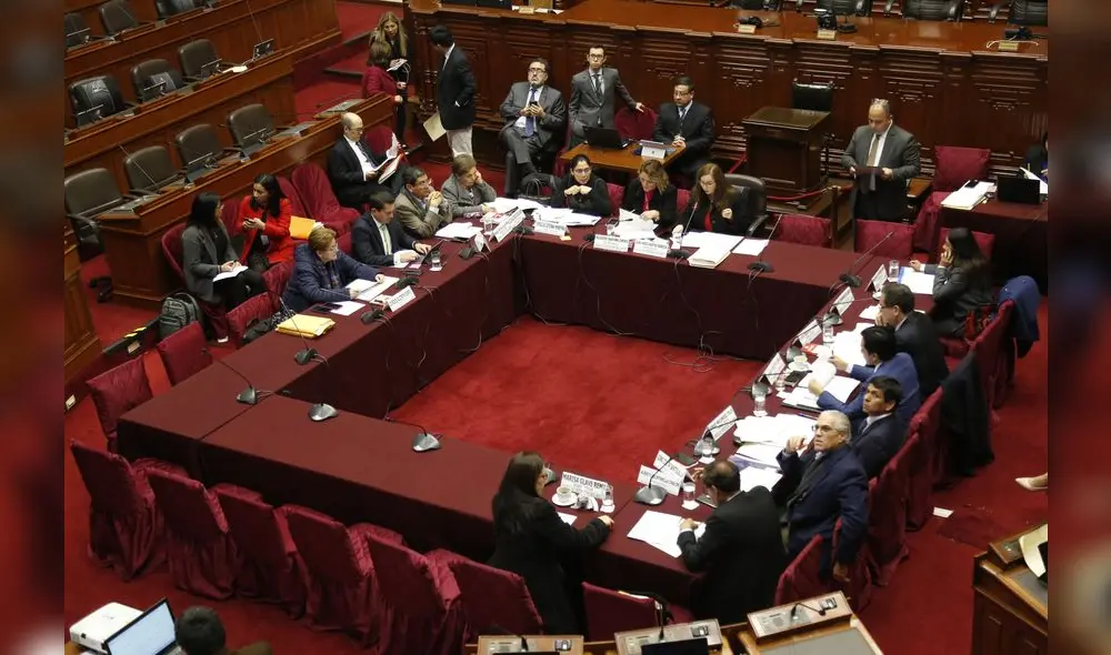 Congreso. El lunes a las 3:00 p.m. volverá a sesionar la Comisión de Constitución para seguir con el debate de los proyectos de reforma política. Congreso. El lunes a las 3:00 p.m. volverá a sesionar la Comisión de Constitución para seguir con el debate de los proyectos de reforma política.