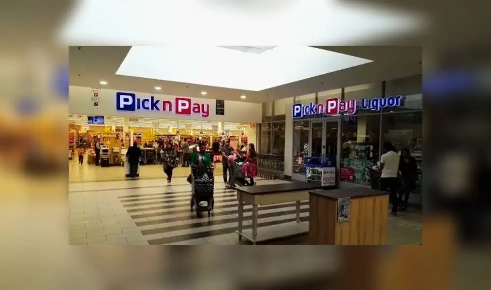 La grabación de un centro comercial mostró el instante en que un secuestrador arrebató a un niño de dos años en una tienda, después de que su abuela se diera la espalda por unos segundos. La grabación de un centro comercial mostró el instante en que un secuestrador arrebató a un niño de dos años en una tienda, después de que su abuela se diera la espalda por unos segundos.