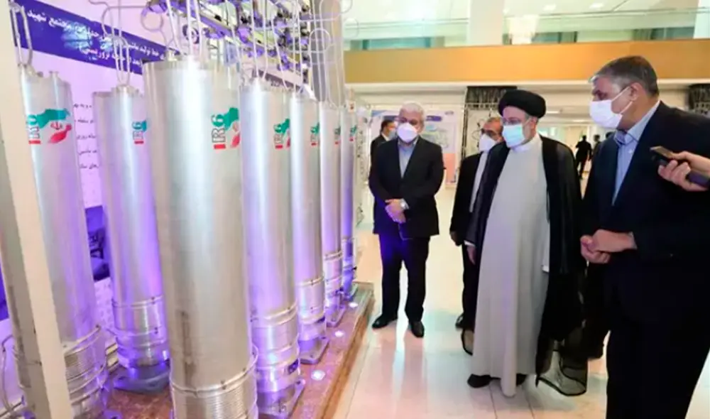 El presidente de Irán, Ebrahim Raisi, visita instalaciones nucleares. Foto: Europa Press