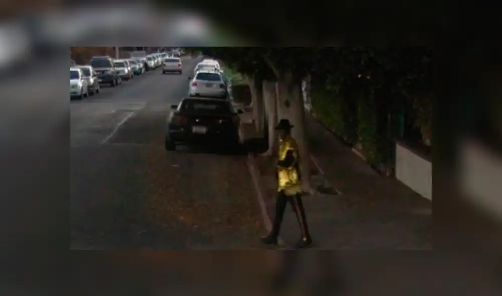 Un recorrido virtual en Google Maps muestra a un hombre vestido como Michael Jackon, si quieres verlo, desliza cada imagen hacia la izquierda.