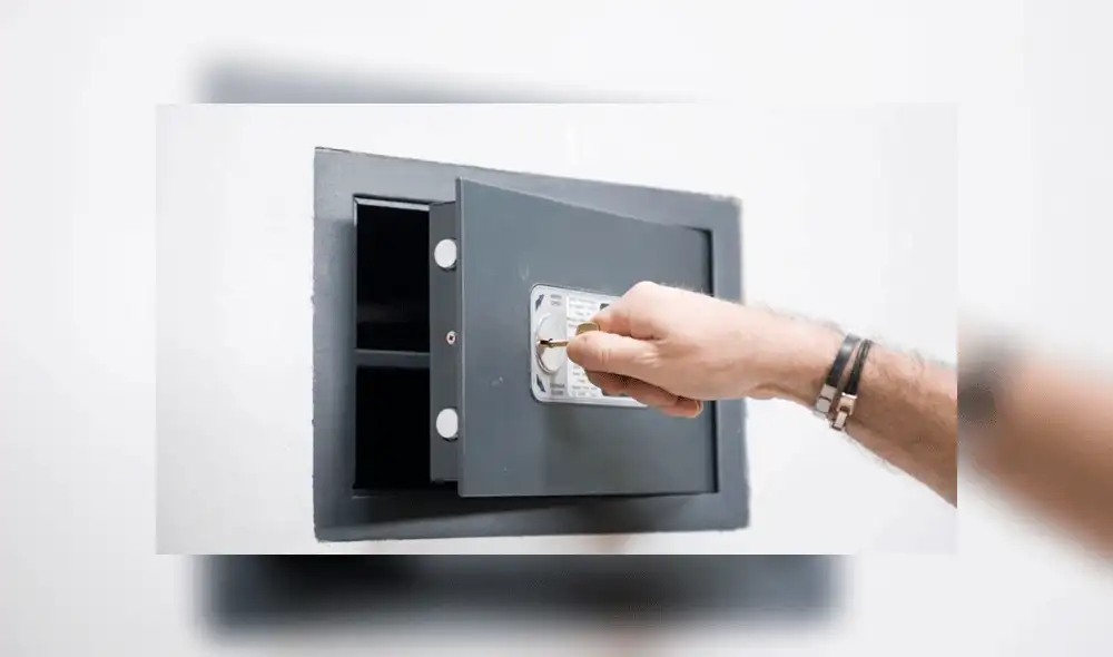 Ladrón entra a robar a casa y descubre que dueño tenía pornografía infantil en su caja fuerte Ladrón entra a robar a casa y descubre que dueño tenía pornografía infantil en su caja fuerte