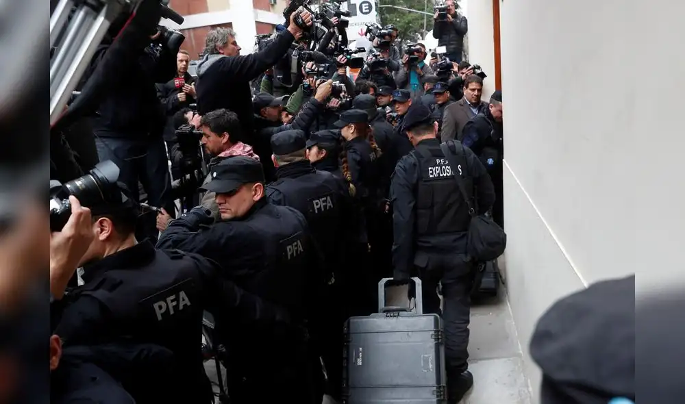 Registran las casas de Cristina Fernández en busca de pruebas