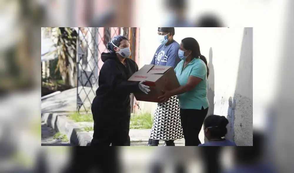 El gobierno de Ecuador está entregando una Canasta Solidaria para las familias de escasos recursos.