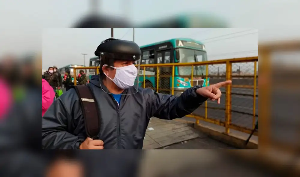 Protector facial en el transporte público. Foto: Karla Cruz/ URPI-GLR. Protector facial en el transporte público. Foto: Karla Cruz/ URPI-GLR.