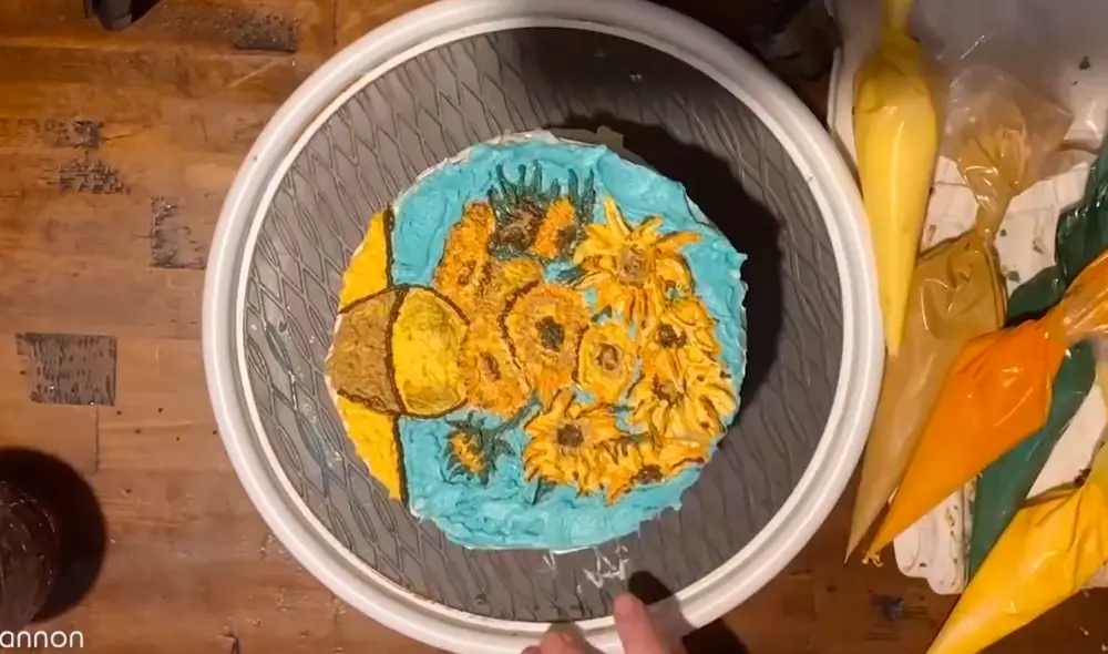 La muchacha es ingeniera de profesión, pero una apasionada por la pastelería. Foto: Katie Shannon / Caters Clips