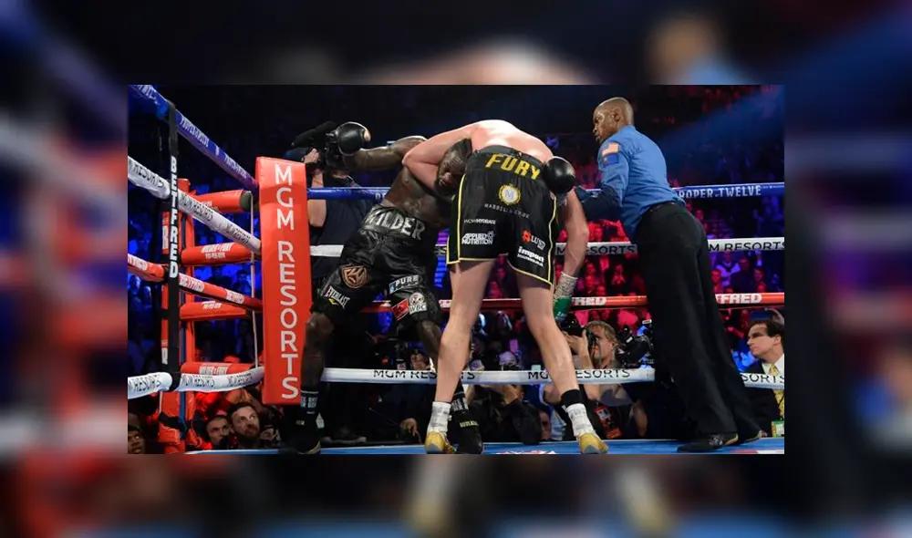 Boxeador Tyson Fury probó la sangre de su contrincante Deontay Wilder [VIDEO]