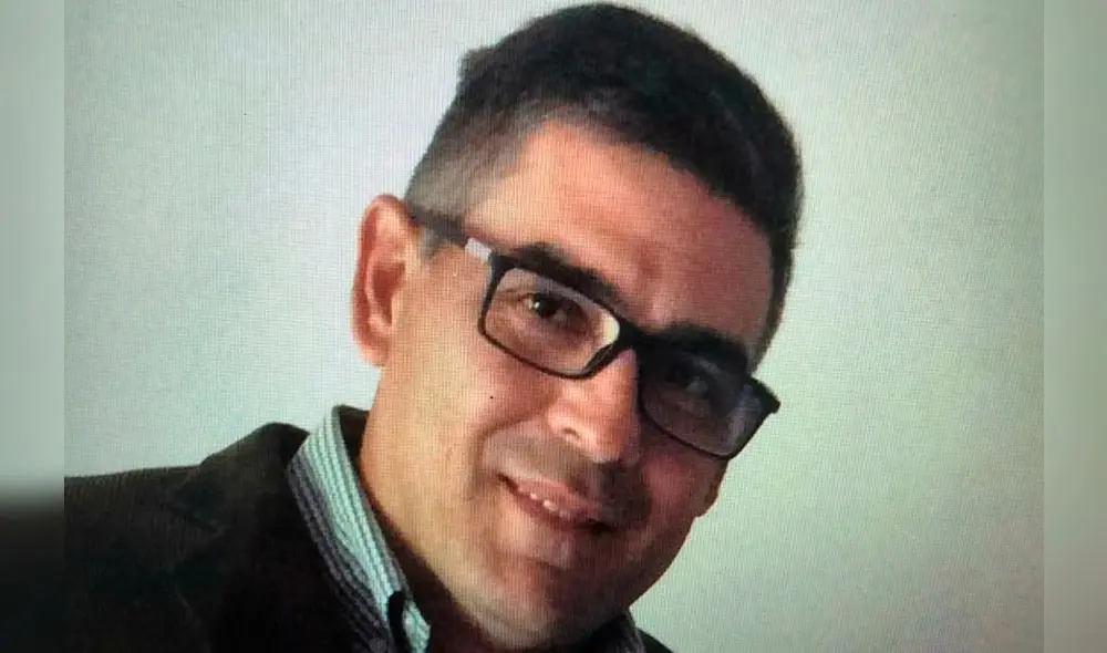 A market trader shows different currency notes in Caracas on March 10, 2019, during the third day of a massive power outage which has left Venezuelans without communications, electricity and water. - The unprecedented power outage already left 15 patients dead and threatens to extend indefinitely, increasing distress for the severe political and economic crisis hitting the oil-rich South American nation. (Photo by Cristian Hernandez / AFP) A market trader shows different currency notes in Caracas on March 10, 2019, during the third day of a massive power outage which has left Venezuelans without communications, electricity and water. - The unprecedented power outage already left 15 patients dead and threatens to extend indefinitely, increasing distress for the severe political and economic crisis hitting the oil-rich South American nation. (Photo by Cristian Hernandez / AFP)