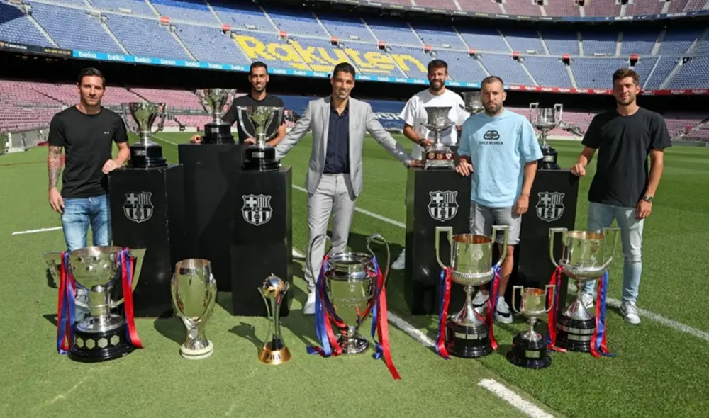 Lionel Messi, Sergio Busquets, Jordi Alba, Sergi Roberto y Gerard Piqué lo acompañaron a Luis Suárez en su despedida. Foto: FC Barcelona. Lionel Messi, Sergio Busquets, Jordi Alba, Sergi Roberto y Gerard Piqué lo acompañaron a Luis Suárez en su despedida. Foto: FC Barcelona.