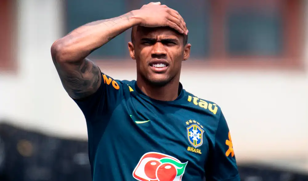 Douglas Costa revela que pudo retirarse del fútbol por las lesiones sufridas a lo largo de su carrera. Foto: EFE