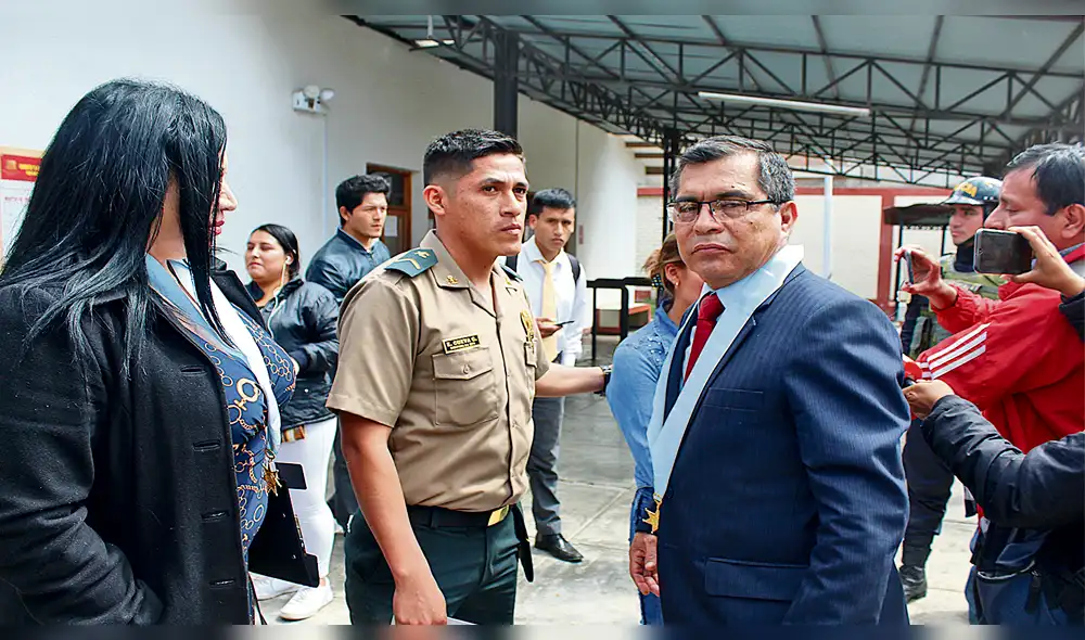 DEFENSA. El general Máximo Ramírez dijo que los agentes investigados o procesados reciben toda la ayuda legal necesaria. DEFENSA. El general Máximo Ramírez dijo que los agentes investigados o procesados reciben toda la ayuda legal necesaria.