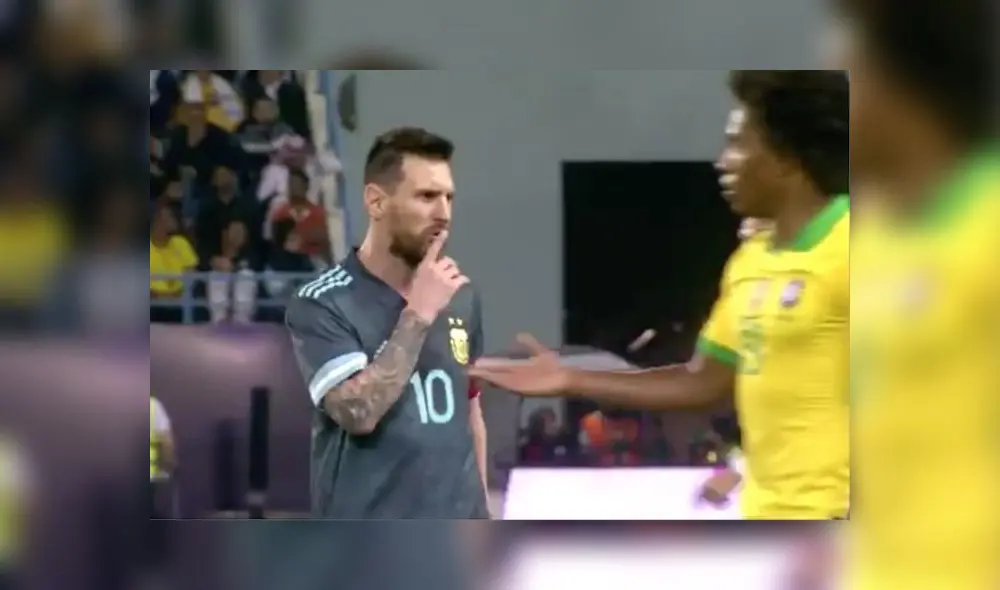 El astro argentino fue captado por las cámaras de televisión cuando le dirigía el polémico gesto al técnico brasileño. Foto: captura de video. El astro argentino fue captado por las cámaras de televisión cuando le dirigía el polémico gesto al técnico brasileño. Foto: captura de video.