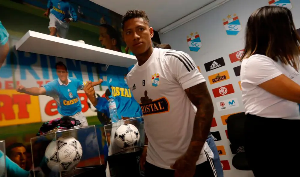 Ray Sandoval fue presentado como flamante refuerzo de Sporting Cristal. Foto: Rodolfo Contreras