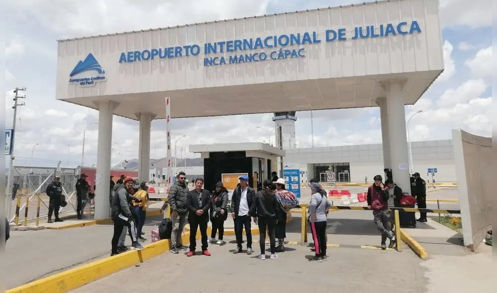 Puno. Pasajeros llegan a aeropuerto Inca Manco Cápac de Juliaca para abordar vuelos a Lima. Foto: Kleber Sánchez/URPI