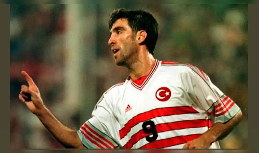 Haka Sukur: Marcó el gol más rápido de los Mundiales y hoy se gana la vida manejando Uber. Haka Sukur: Marcó el gol más rápido de los Mundiales y hoy se gana la vida manejando Uber.