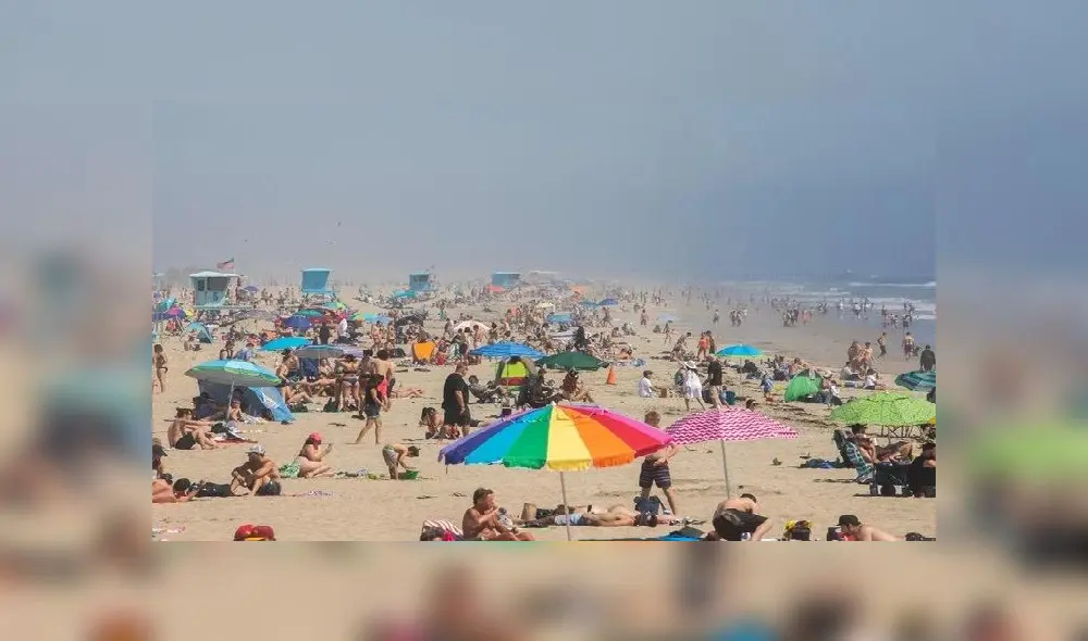 Playas en California estuvieron muy concurridas durante el fin de semana pasado. Foto: AFP.
