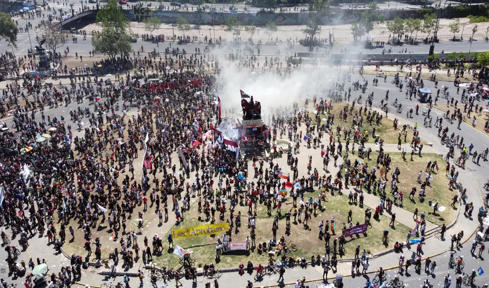 La Plaza Italia de Santiago vista desde una panorámica este 18 de octubre. Foto: EFE La Plaza Italia de Santiago vista desde una panorámica este 18 de octubre. Foto: EFE