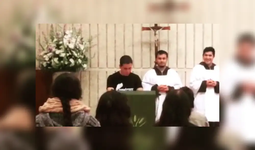 En Facebook, fanático pide que Perú clasifique al Mundial durante misa [VIDEO]