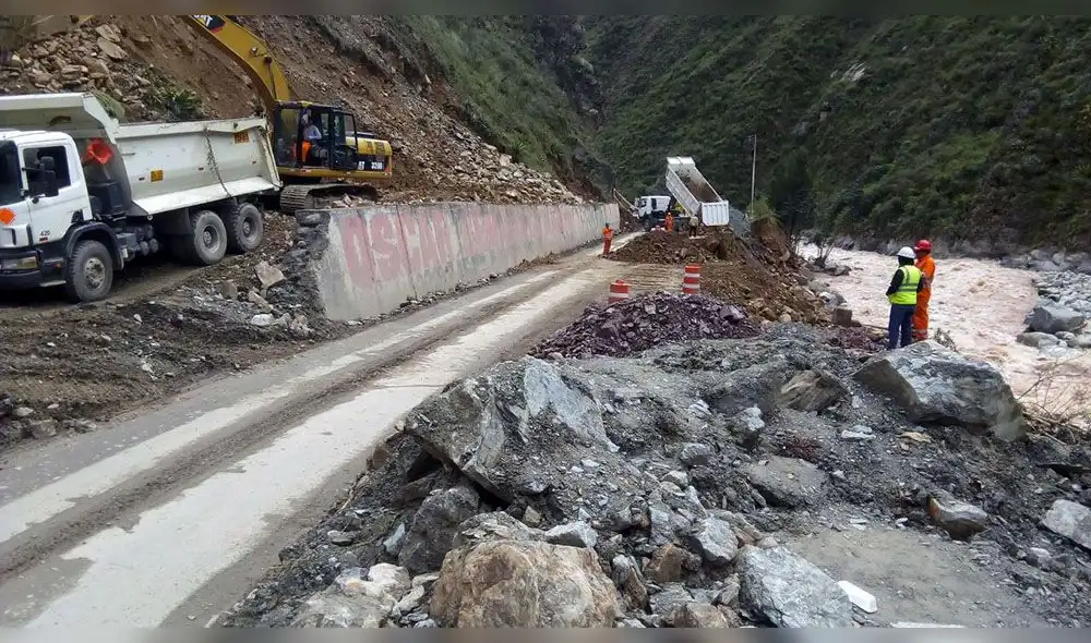 Carretera Central: desborde de río afecta a varios tramos