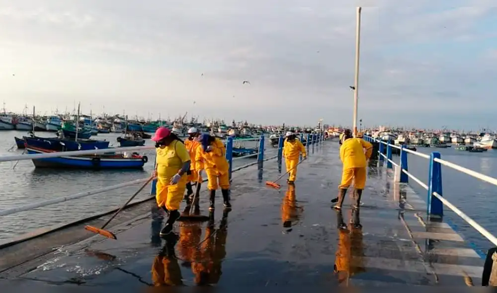 La desinfección fue realizada por personal de limpieza pública. La desinfección fue realizada por personal de limpieza pública.