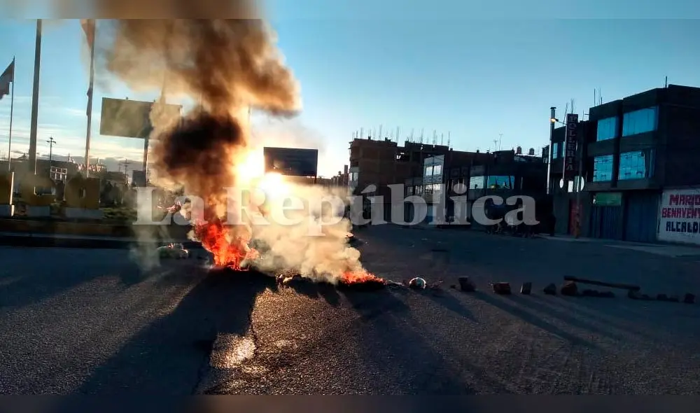 Las vías que conducen a Cuscon continuaron bloqueadas. Créditos: Sharon Castellanos