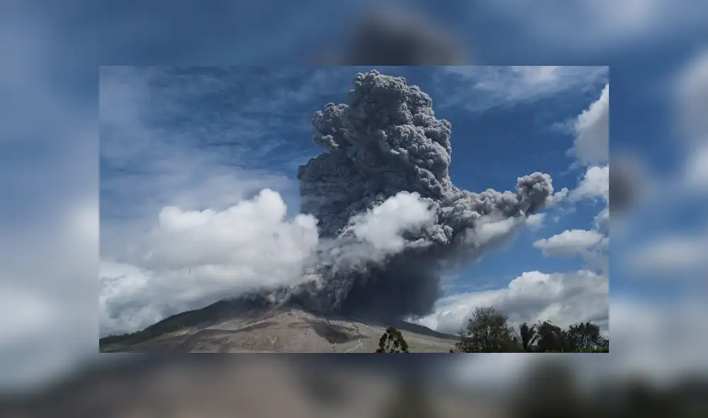 El monte Sinabung, uno de los volcanes más activos de Indonesia, entró en erupción el 10 de agosto. Foto: EFE El monte Sinabung, uno de los volcanes más activos de Indonesia, entró en erupción el 10 de agosto. Foto: EFE