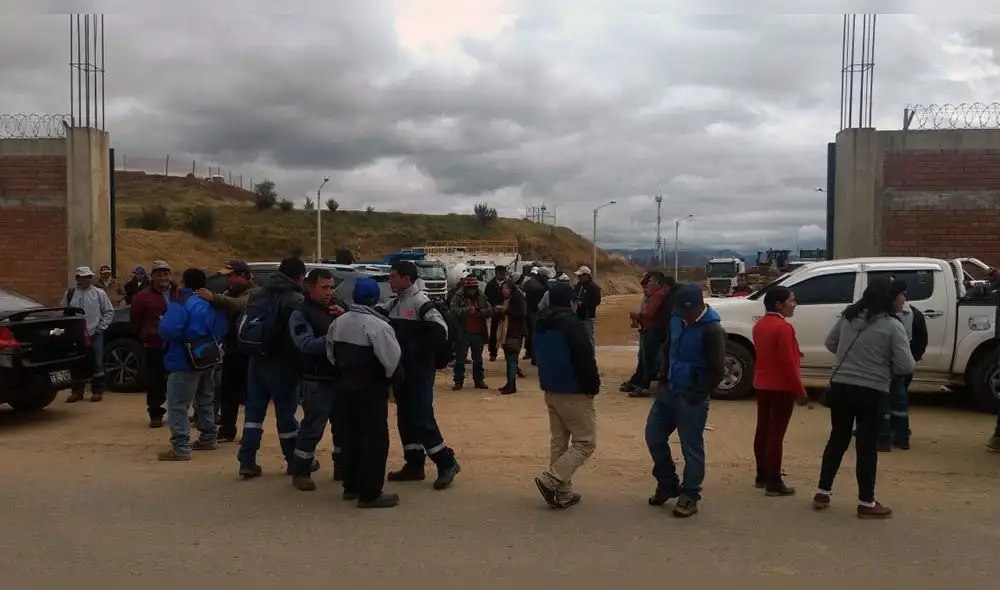 Minera pretende desconocer derechos laborales [VIDEO]