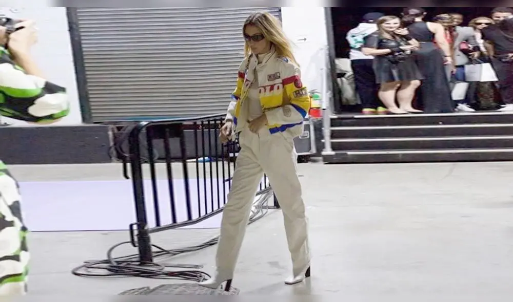 Bella Hadid, la 'mujer más bella del mundo’, muestra su cabello al natural Bella Hadid, la 'mujer más bella del mundo’, muestra su cabello al natural