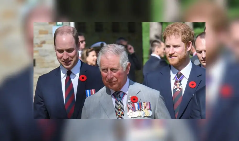 El príncipe Carlos llevaba a sus hijos a recoger basura en vacaciones