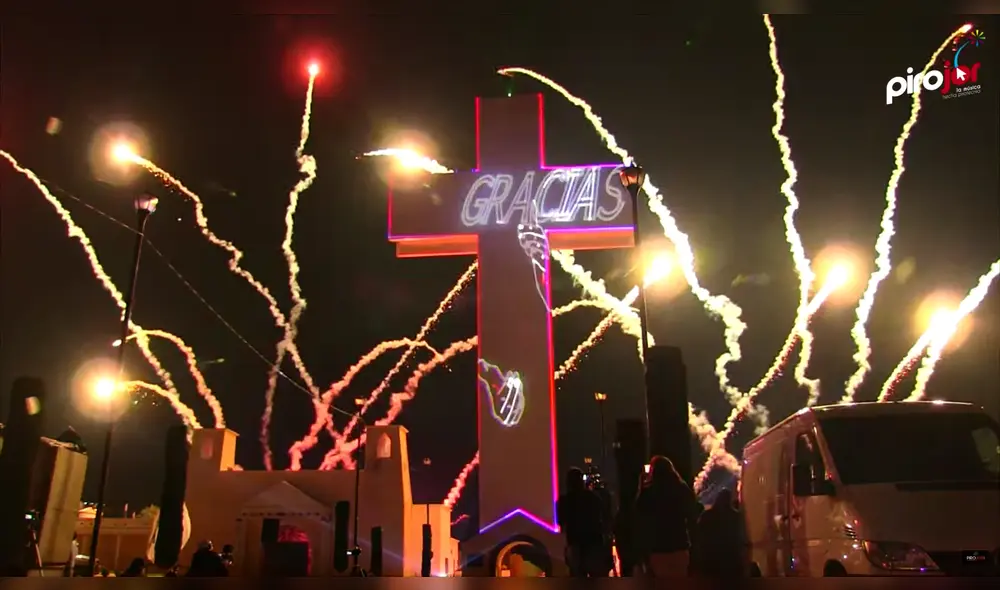 El Ayuntamiento de Tultepec ofreció un espectáculo de fuegos artificiales acompañado de música. Foto: Captura. El Ayuntamiento de Tultepec ofreció un espectáculo de fuegos artificiales acompañado de música. Foto: Captura.