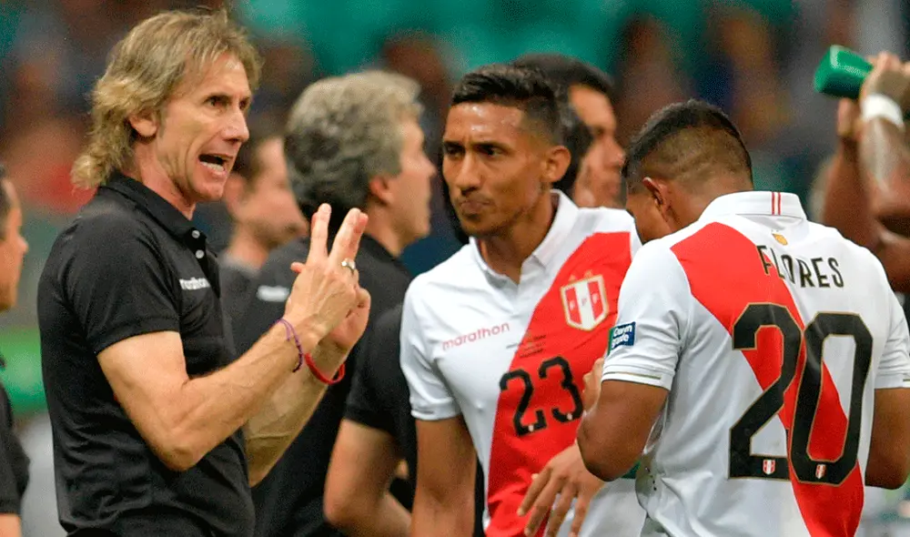 Ricardo Gareca dirigiendo a la selección peruana. Ricardo Gareca dirigiendo a la selección peruana.