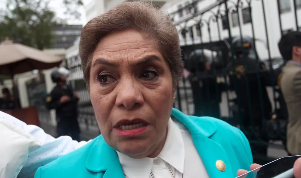 Luz Salgado fue trasladada a tópico del Congreso por presión alta 