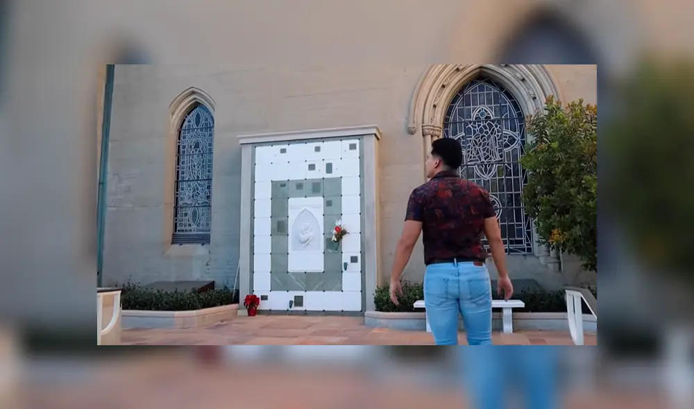 Desliza hacia la izquierda para ver el mensaje en la tumba de Michael Jackson que es viral en YouTube.